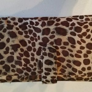 LEOPARD PRINT ZIP AROUND WALLET GUC